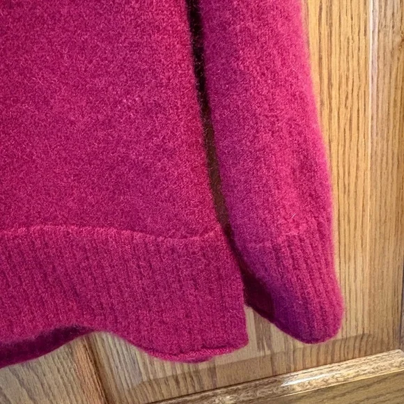 Rachel Zoe Women's Red Crew Neck cashmere Sweater - Picture 3 of 4